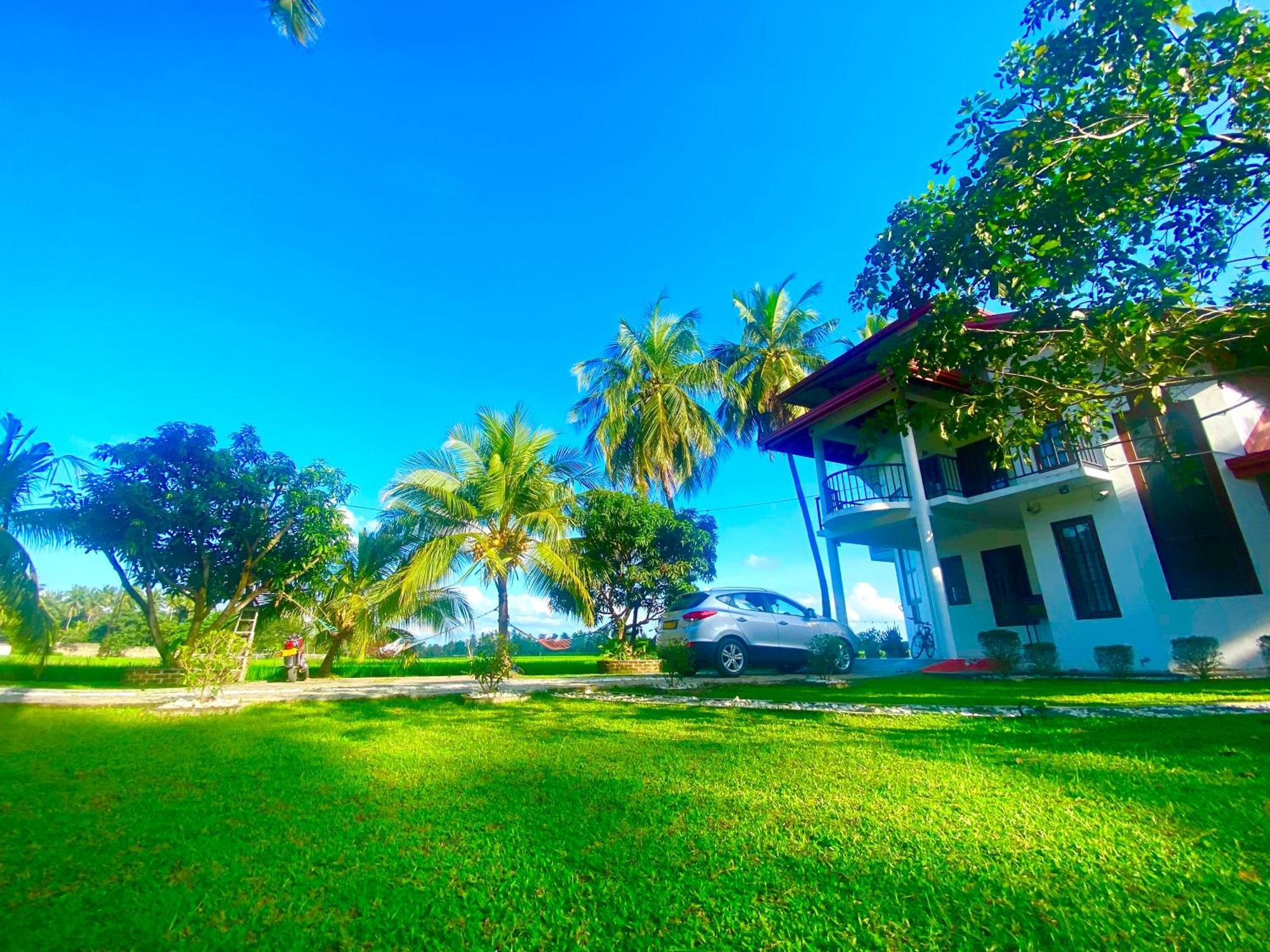Aroma Villa Homestay Полонарува Екстериор снимка