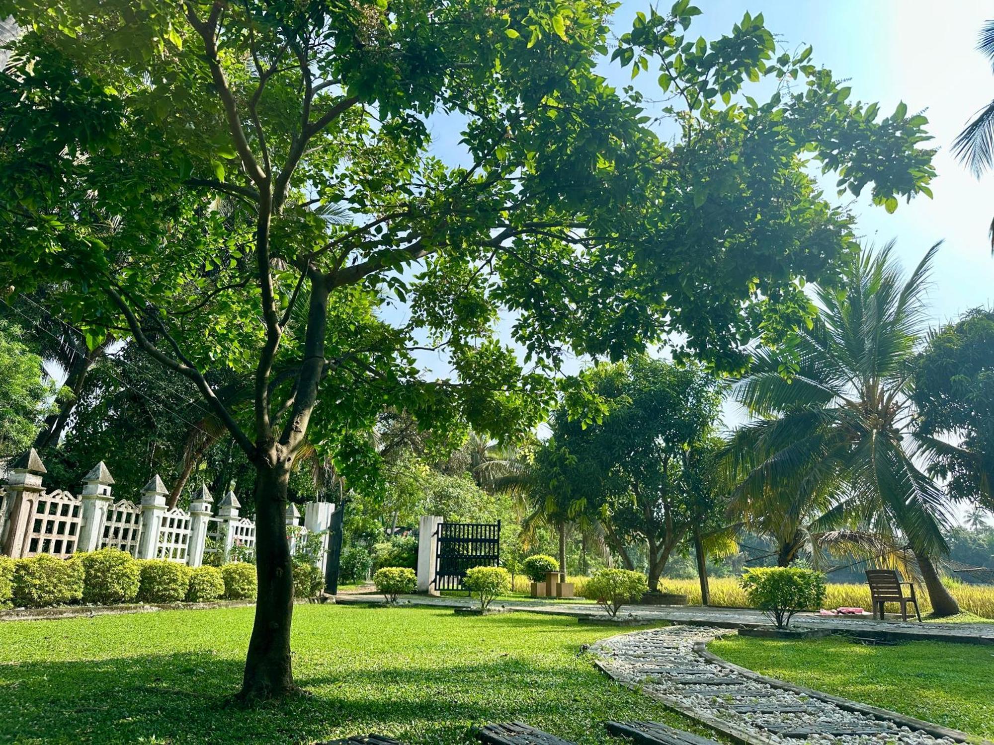Aroma Villa Homestay Полонарува Екстериор снимка