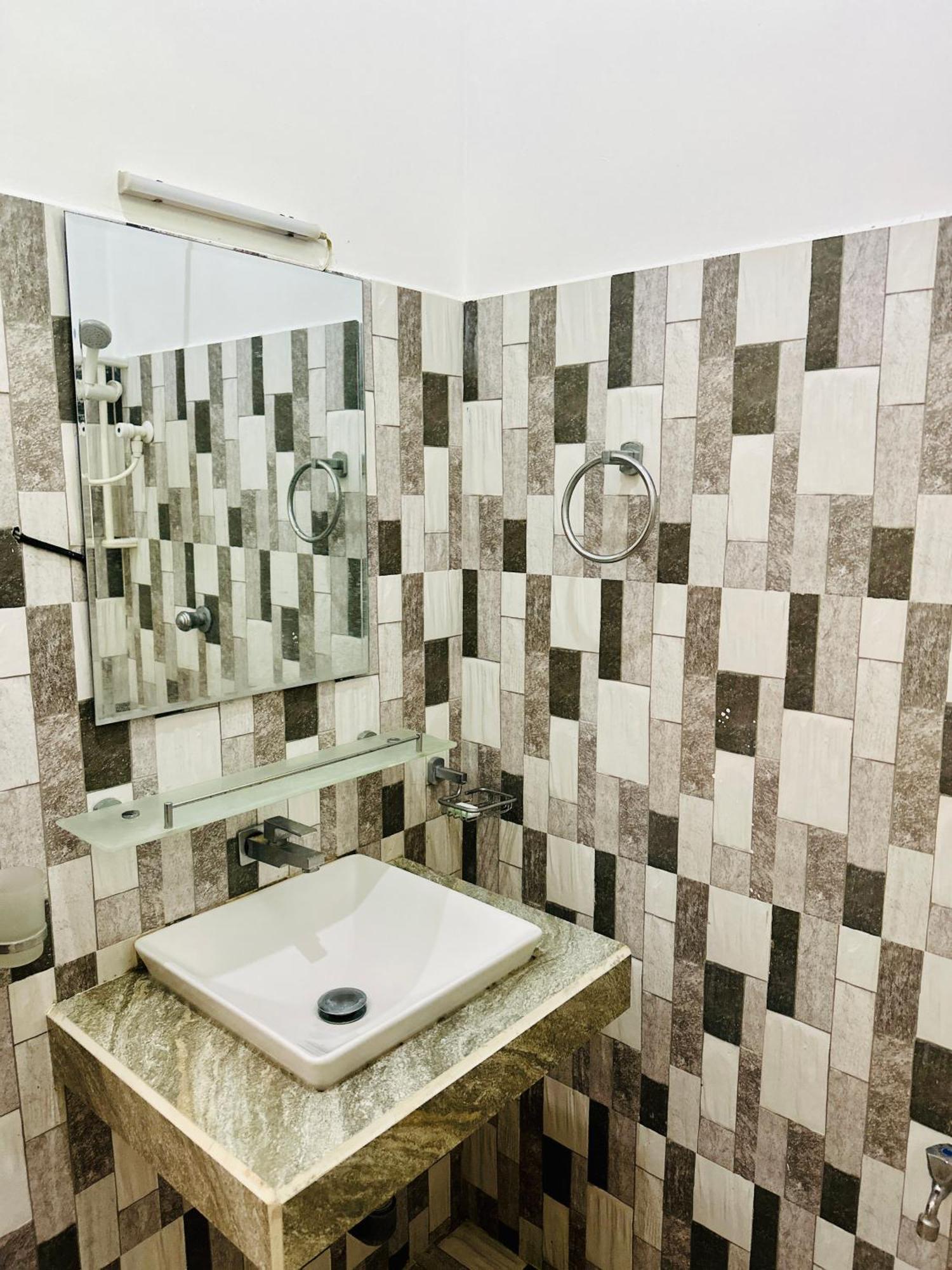 Aroma Villa Homestay Полонарува Екстериор снимка